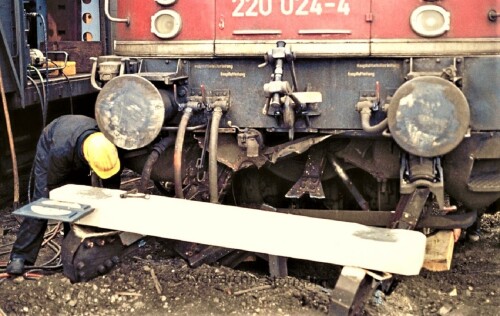 Entgleisung 1975 BR 220 V200 Prellbock Bahnhof Bad Oldesloe Betriebsunfal (1)