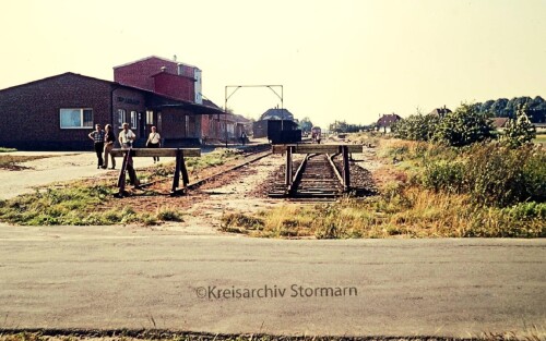 Rühen Bahnhof 1974 Brome Bahnhof Mak Triebwagen Prellbock Endbahnhof Bahnhofsgebäude (2)