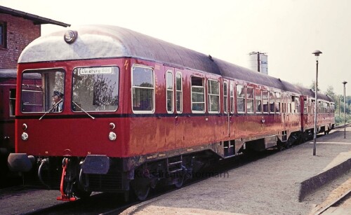 Amelinghausen Bahnhof 1975 Mak Triebwagen Beiwagen (1)