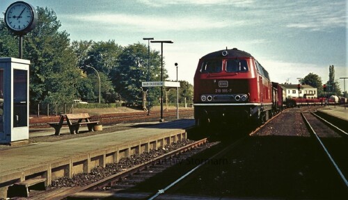 BR 218 185 Güterzug purpurrot DB Bahnhof Bad Oldesloe 1977