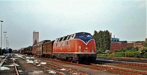BR 220 V200 Bahnhof Bad Oldesloe 1979 Güterzug