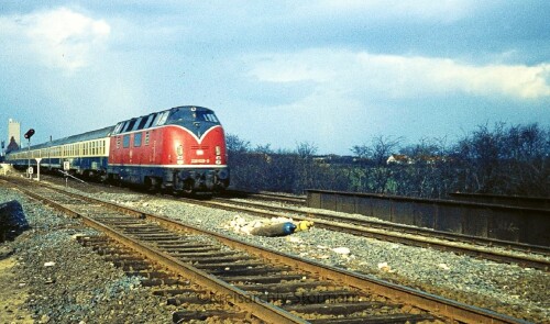 BR 220 V 200 Bahnhof Bad Oldesloe 1976 Gleisvorfeld Eilzug N Wagen Mitteleinstiegswagen