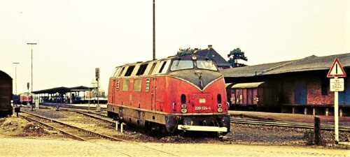 Entgleisung Aufgleisung V 200 BR 220 Bahnhof Bad Oldesloe Prellbock überfahren 1974 (1)