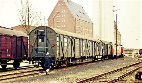 Entgleisung Aufgleisung V 200 BR 220 Bahnhof Bad Oldesloe Prellbock überfahren 1974 (13)