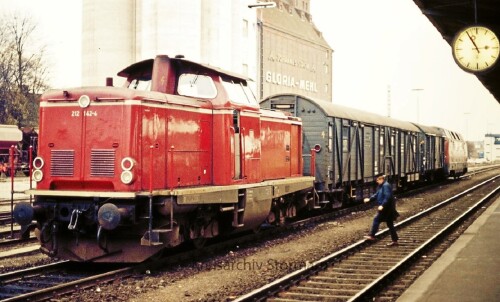 Entgleisung Aufgleisung V 200 BR 220 Bahnhof Bad Oldesloe Prellbock überfahren 1974 (14)