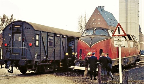 Entgleisung Aufgleisung V 200 BR 220 Bahnhof Bad Oldesloe Prellbock überfahren 1974 (3)