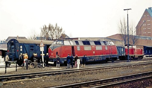 Entgleisung Aufgleisung V 200 BR 220 Bahnhof Bad Oldesloe Prellbock überfahren 1974 (5)