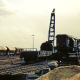 Krupp_Ardelt_Kranwagen_Dampfkran_-Bauart_Bauzug_Bahnhof_Bad_Oldesloe_1976_Gleisvorfeld_DB-1