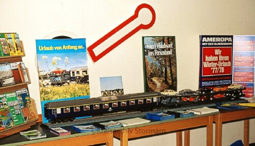 Model Autoreisezug 1zu8 1. Klasse Handmodell DER Reisebüro DB Bahnhof Bad Oldesloe 1977 (1)