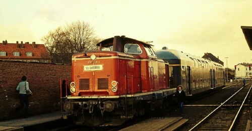 1980 BR 211 Doppelstockwagen DAB 6 LBE BR 212 Bahnhof Bad Oldesloe (1)