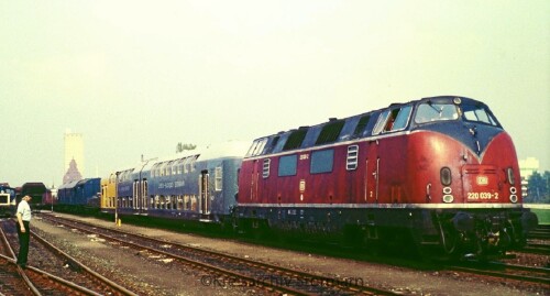 1980 BR 220 Doppelstockwagen DAB 6 LBE BR 212 Bahnhof Bad Oldesloe