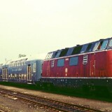 1980_BR_220_Doppelstockwagen_DAB_6_LBE_BR_212_Bahnhof_Bad_Oldesloe