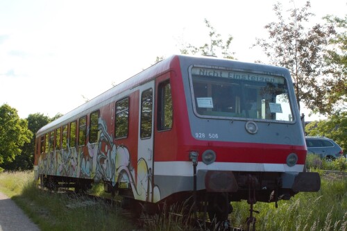 2023 BR 628 CFL als wohnen übernachten im Zug Grafitti Bad Oldesloe Industriegebiet (1)