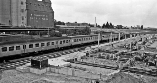 BR 218 Nahverkehr Ozeanblau Silberling N Wagen bad Oldesloe Bahnhof 1997 Bau ZOB