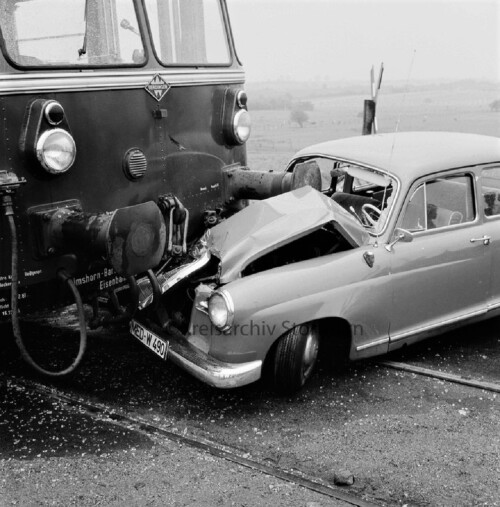 Bahnübergang Unfall Zug Schienenbus 1965 Bad Oldesloe Elmshorn EBOE (1)