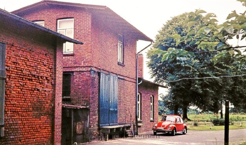 Blumenau Bahnhof Bahnstation 1973 haus Gebäude Laderampe VW Käfer rot EBOE Schienenbus BR 798 (0)