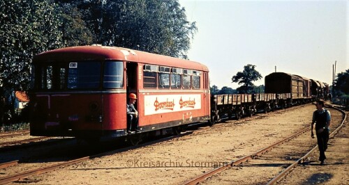 Bahnhof Barmstedt 1973 BR 998 Beiwagen Schienenbus Doornkaat Bad Oldesloe Elmshorn EBOE (3)