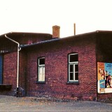Kisdorf_Bahnhof_1973-Henstedt_Guterschuppen_Empfangsgebaude_Werbung_Plakate_Lord_extra_Eis