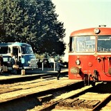 Uerdinger_Schienenbus_BR_798_VT_98_Doornkaat_Werbung_Zug_Alverslohe_Bahnhof_1973_Bad_Oldesloe_Elmshorn_EBOE-2