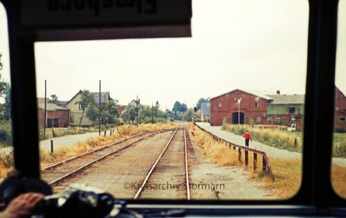 VT 09 BR 798 Doornkaat Werbung rot weiß Uerdinger Ürdinger Schienenbus Sülfeld Bahnhof 1973 Halteste