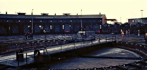 BR 042 BR 043 BR 051 Emden Bahnhof 1975 BW Ringlokschuppen Dampflokomotiven Drehscheibe Lokschuppen 