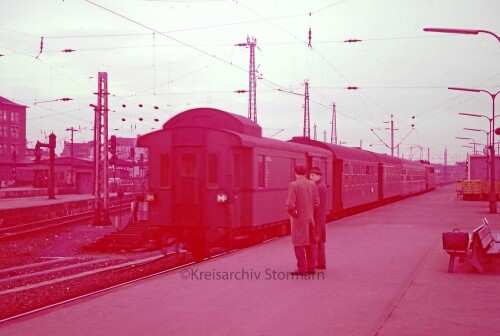 BR 110 E 10 Vorortzug preußische Umbauwagen Hannover 1966 a (1)
