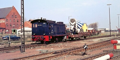 Emden Bahnhof 1975 BR 236 V36 Zementmischer Rungenwagen