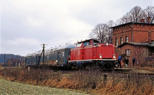 Bahnhof Schmilau 1980 BR 212 rot Doppelstockwagen LBE DoSto DAB 6Kaiserbahn