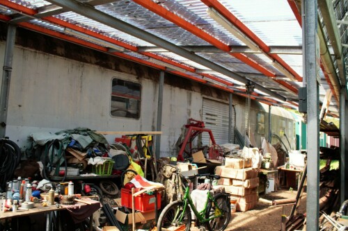 Gepäckwagen_Düms_Dm_Pw4ümg_Produktfarben_grau_Epoche_5_Erlebnisbahn_Ratzeburg_Schmilau_Bahnhof_2023