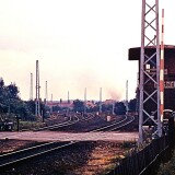 Hittfeld_1967_Elektrifizierung_der_Strecke_Mercedes_Poton_Bahnubergang_Schranke