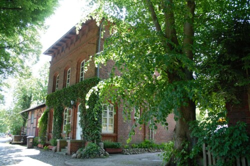 Schmilau_Bahnhof_Bahnhofsgebäude_Güterschuppen_2020_und2023_Kaiserbahn_Eisenbahn_Erlebnißpark (4)