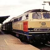 BR_218_124_Rheingold_Zug_Express_Sonderzug_Bahnhof_Bad_Segeberg_1977-1