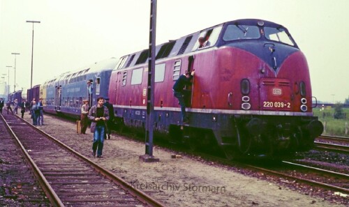 BR 220 V 200.0 DAB 6 Doppelstockwagen Lübecker Eisenbahnfreunde Güterzug Bahnhof Bad Segeberg 1984 (