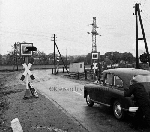 Standard Vanguard Phase 1 safety crash Unfall Siebenbäumen Karstorf Schranke 1959 (14)