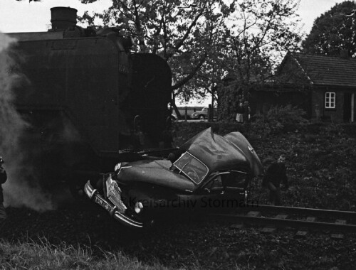 Standard Vanguard Phase 1 safety crash Unfall Siebenbäumen Karstorf Schranke 1959 (18)