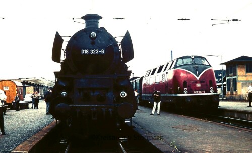 BR_18_323_BR_220_067_V200.0 Hildesheim_Hbf_Bahnhof_Bahnsteig_Stellwerk_1969 (1)