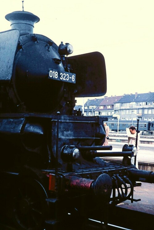 BR_18_323_Hildesheim_Hbf_Bahnhof_1969_Front_Kessel_Dreilicht_Spitzensignal