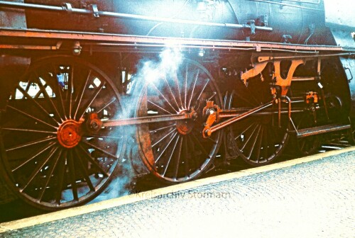 BR_18_323_Hildesheim_Hbf_Bahnhof_1969_Treibräder