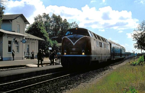 Rickling Bahnhof V 200.1 BR 221 133 1979 Dosto LBE DAB 6 Doppelstockwagen Lübeck Büchener Eisenbahn