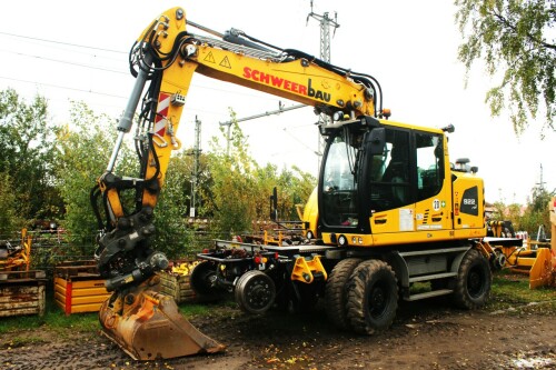 DB_Bagger_Schiene_Schienenbagger_Schwarzenbek_Bahnhof_Tausch_Weichen_Bauzug_2024_Okt_Streckenerneuer