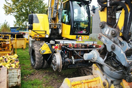 DB_Bagger_Schiene_Schienenbagger_Schwarzenbek_Bahnhof_Tausch_Weichen_Bauzug_2024_Okt_Streckenerneuer