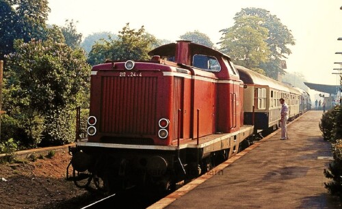 BR 212 rot purpurrot HH wandsbek gartenstedt Bahnhof 1980 Sonderfahrt LBE DBA 6 Doppelstockwagen