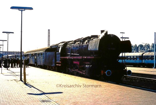 Bahnhof Emden BR 043 326 1977 Dampflok (1) UIC Pop Art DB chromoxydgrün grün kieselgrau