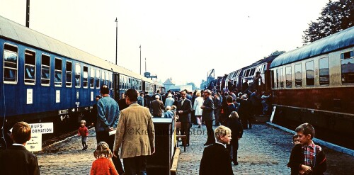 BR 218 BR 221 purpurrot UIC cobaltblau Hamburg Wandsbek GbF Güterbahnhof Fahrzeugschau DB Deutsche B