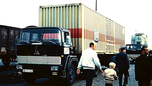 Magirus Deutz DB schwarz 1970 Container Stückgut Hamburg Wandsbek GbF Güterbahnhof Fahrzeugschau DB 