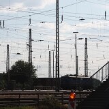 Hamburg_Hafen_BR_140_blau_Bahn_2024_Mai-9