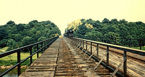 BR_18_323_Kennedybridge_Weserbrücke_bei_Fürstenberg_Richtung_Boffzen_Strecke_Holzminden-Scherferde