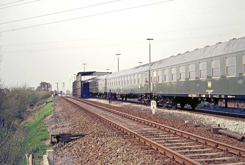 Norddeich Bahnhof Waschstraße ZUG chormoxydgrün UIC D Zug Waggons