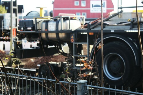Mercedes_LKW_Zwei_Wege_Fahrzeug_Oberleitung_Montage_Schwarzenbek_Bahnhof_Modernisierung_2024 (4)