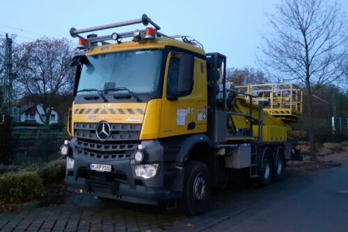 Mercedes LKW Zwei Wege Fahrzeug Oberleitung Montage Schwarzenbek Bahnhof Modernisierung 2024 a (10)